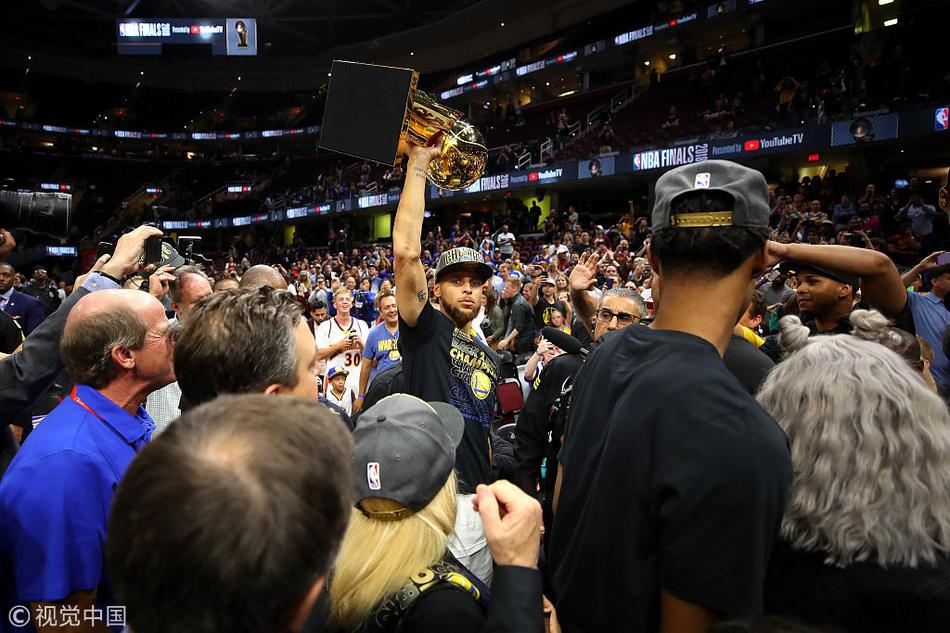 勇士队再次夺得NBA总冠军，库里MVP