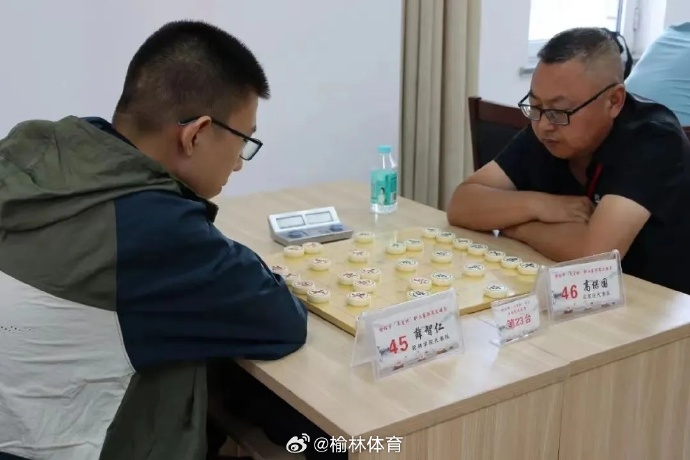 纠缠不清：两队棋逢对手，面对面的对决充满悬念